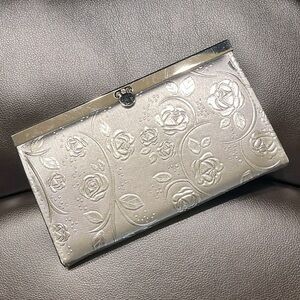 EUC Silver Metallic clutch from UNDER ONE SKY